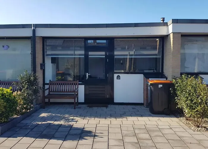 Zomerhuisje 18k - 1 Km Het * וייק אן זיי